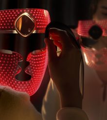 Lumină roșie, piele fericită – terapia LED care schimbă regulile anti-îmbătrânirii