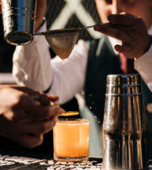 Copy Taste Bucharest 2026 transformă Capitala pe 25 și 26 august într-o destinație internațională a cocktailurilor, cu rețete signature, mixologi invitați, paneluri de industrie, guest shifts și DJ sets